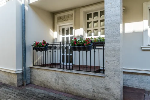 Terasă acoperită și grădină - Cazare Arad