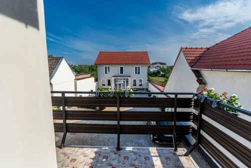 Balcon și vedere exterior - Villa Cristian Arad